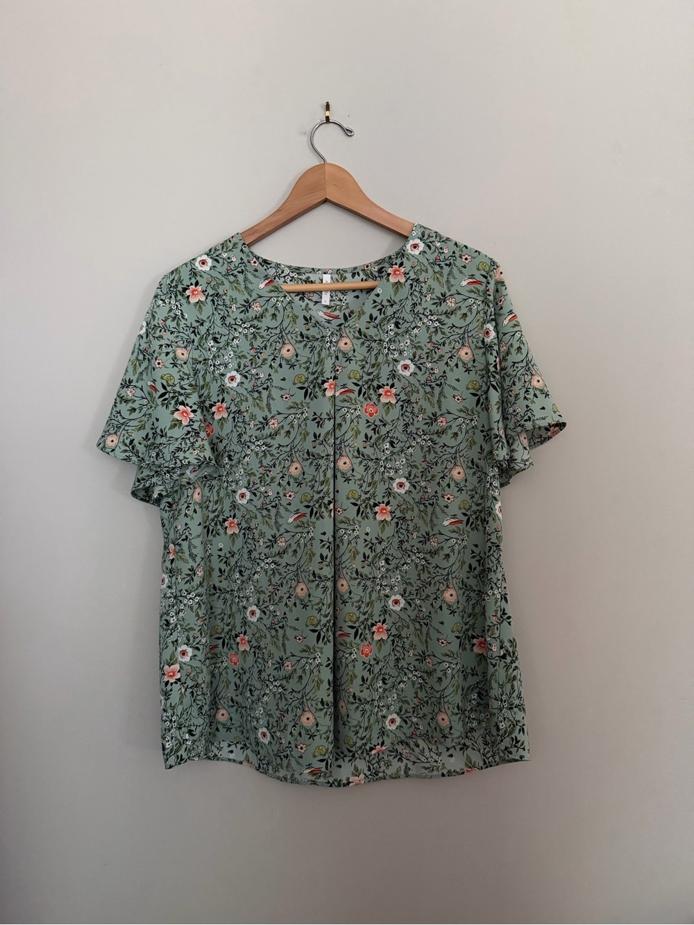 5 Piece Bundle | Utility Jacket | Bird & Floral Blouse | Woven Purse | Bracelets - Picture 3 of 16